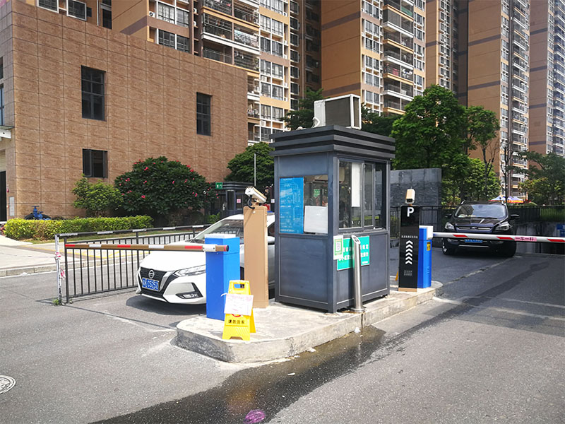 清遠市聯湖花園2進2出智能停車系統(tǒng)