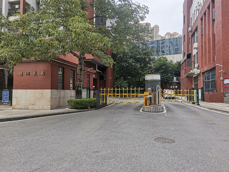 廣州白云區(qū)錦洲花園2進(jìn)2出智能系統(tǒng)停車場