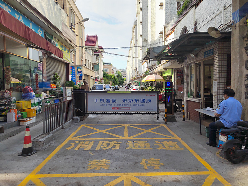 廣州市番禺區(qū)東暉園2進(jìn)2出智能停車(chē)系統(tǒng)