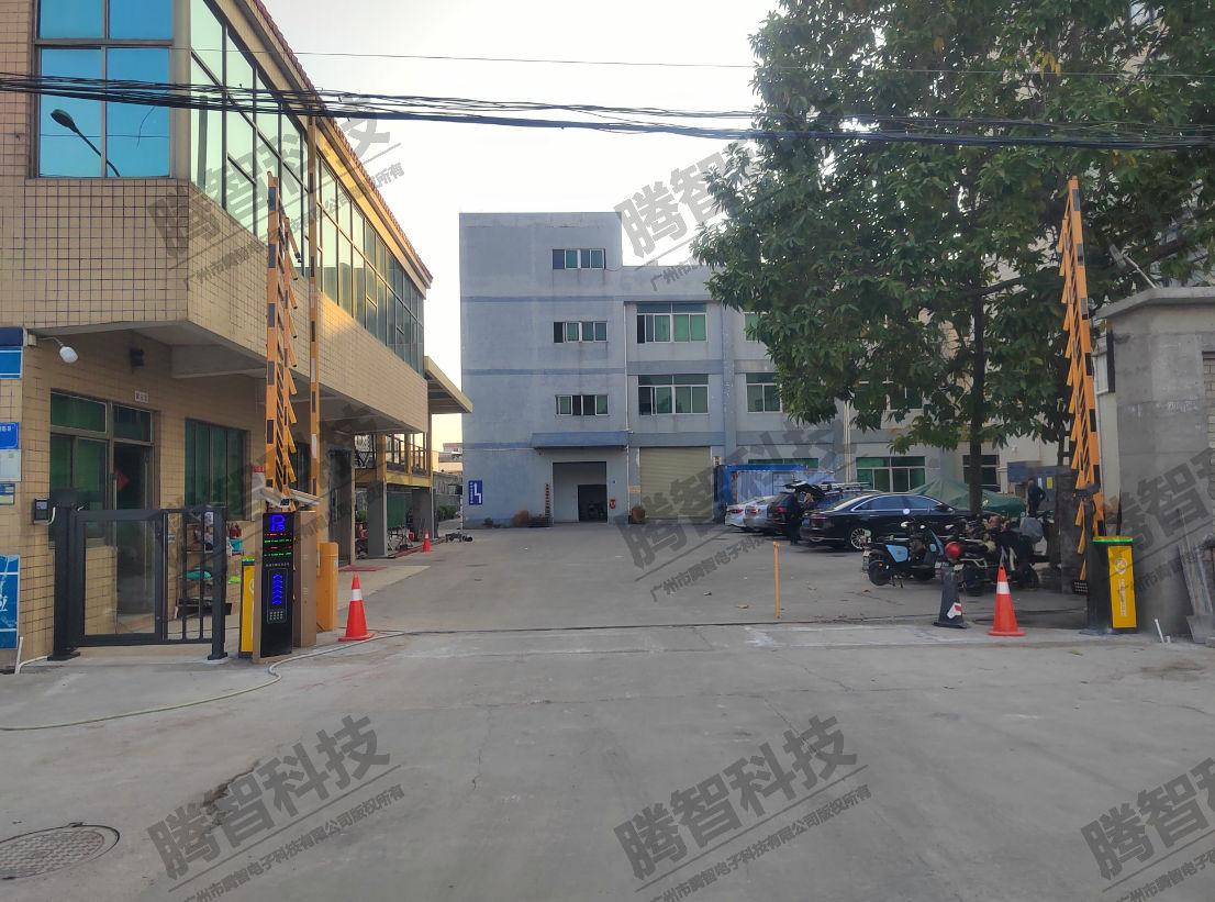 東莞望牛墩一進(jìn)一出車牌識(shí)別系統(tǒng)+人臉識(shí)別廣告門